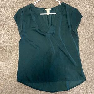 ✨ DONATING SOON ✨ V-neck H&M Polyester Thin Short Sleeve Top